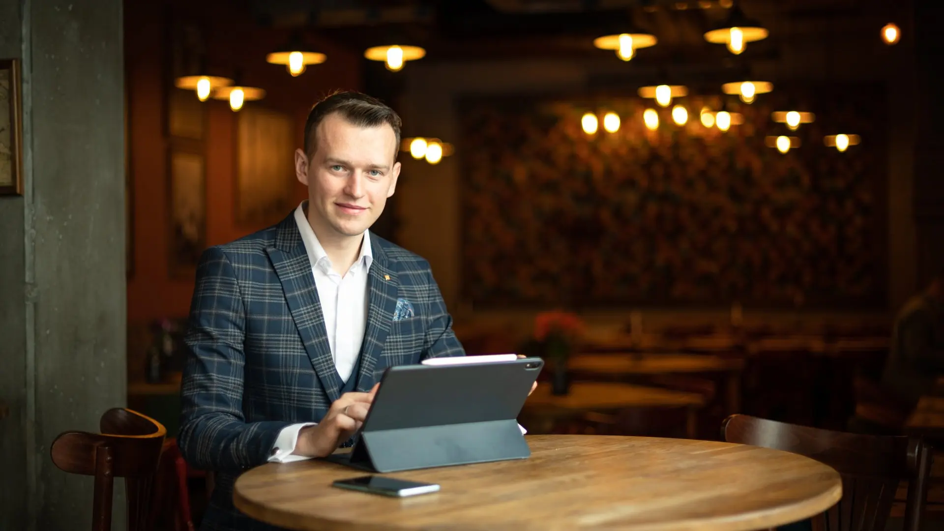Olaf prowadzący korepetycje online z matematyki